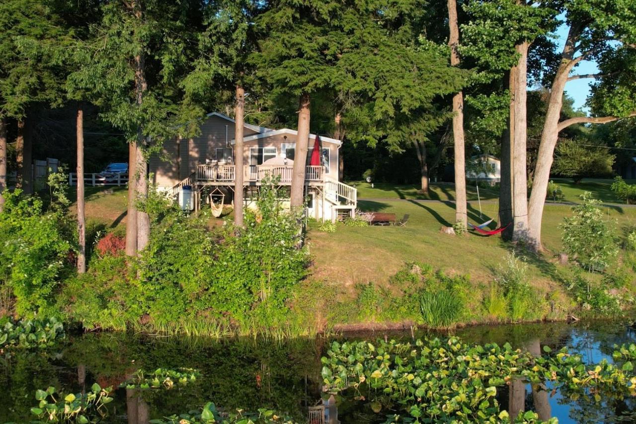 The Vision: Waterfront Retreat/2-3 Homes/upto30guests/reunions/retreats Cambridge Springs