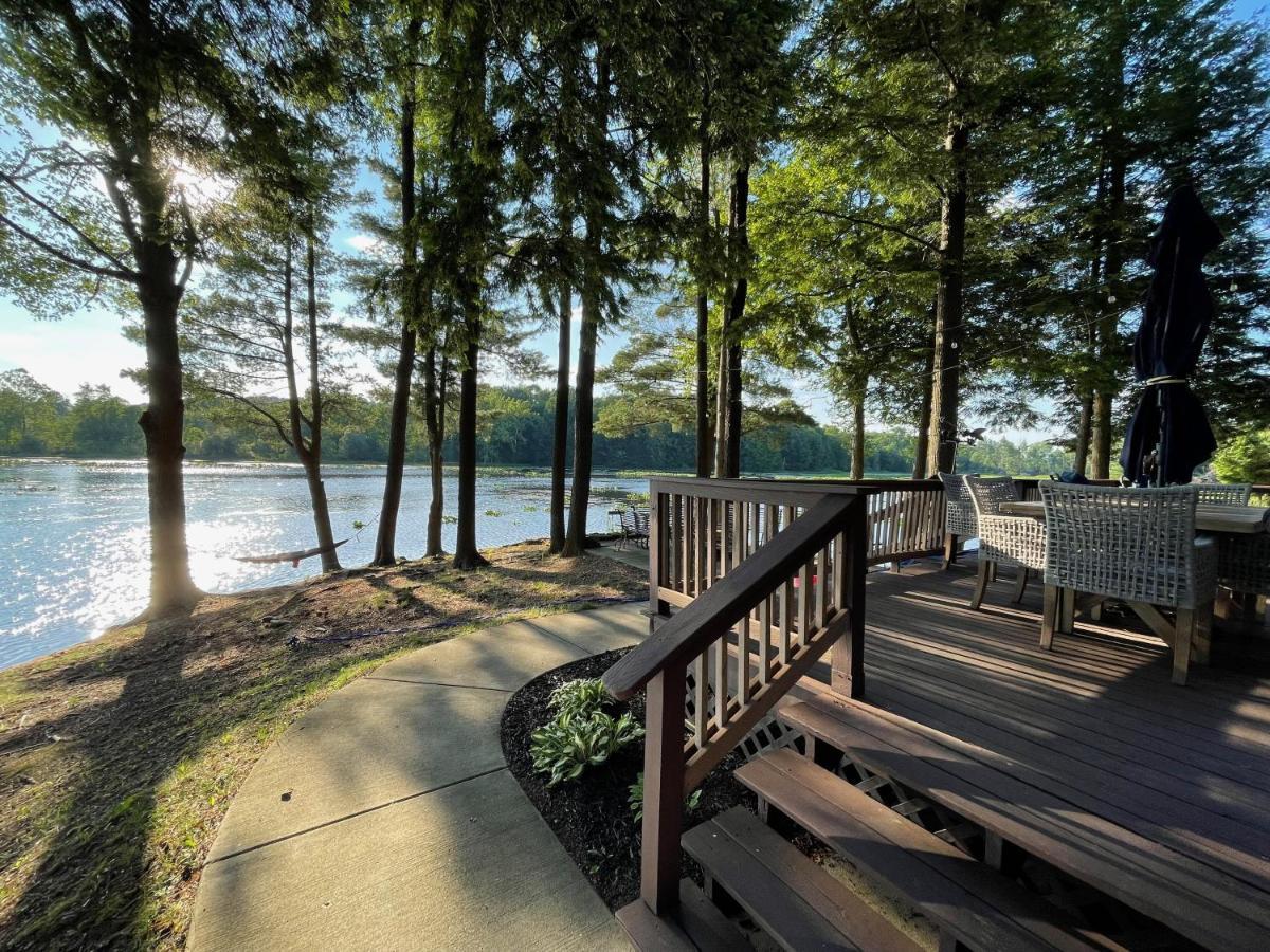 The Vision: Waterfront Retreat/2-3 Homes/upto30guests/reunions/retreats Cambridge Springs
