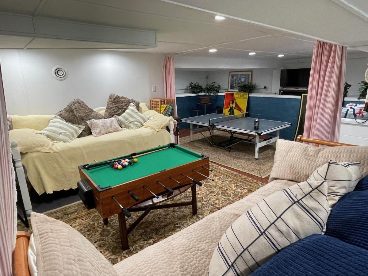 The Vision: Waterfront Retreat/2-3 Homes/upto30guests/reunions/retreats * Cambridge Springs