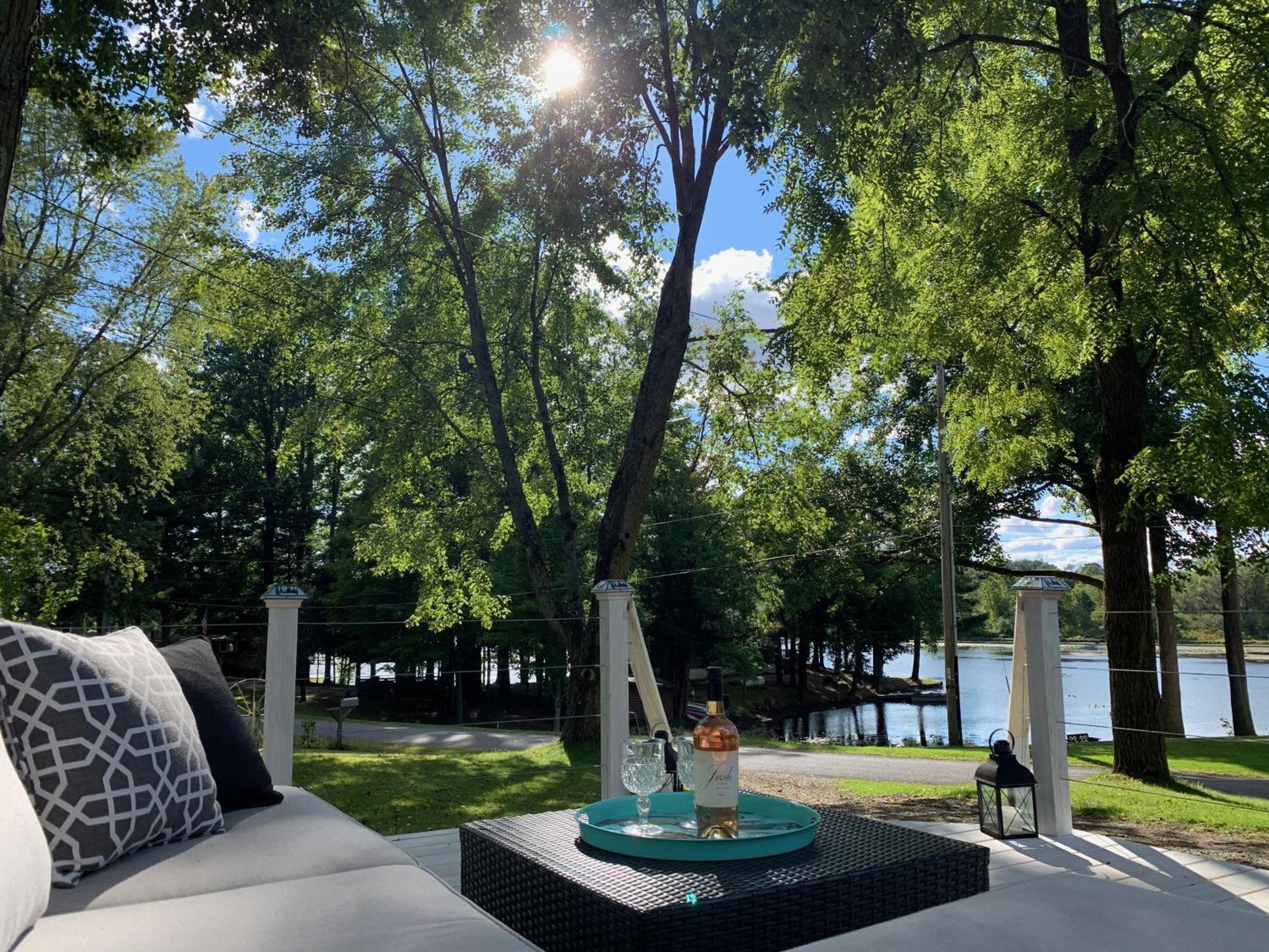 The Vision: Waterfront Retreat/2-3 Homes/upto30guests/reunions/retreats Cambridge Springs