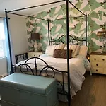 The Vision: Waterfront Retreat/2-3 Homes/Upto30Guests/Reunions/Retreats