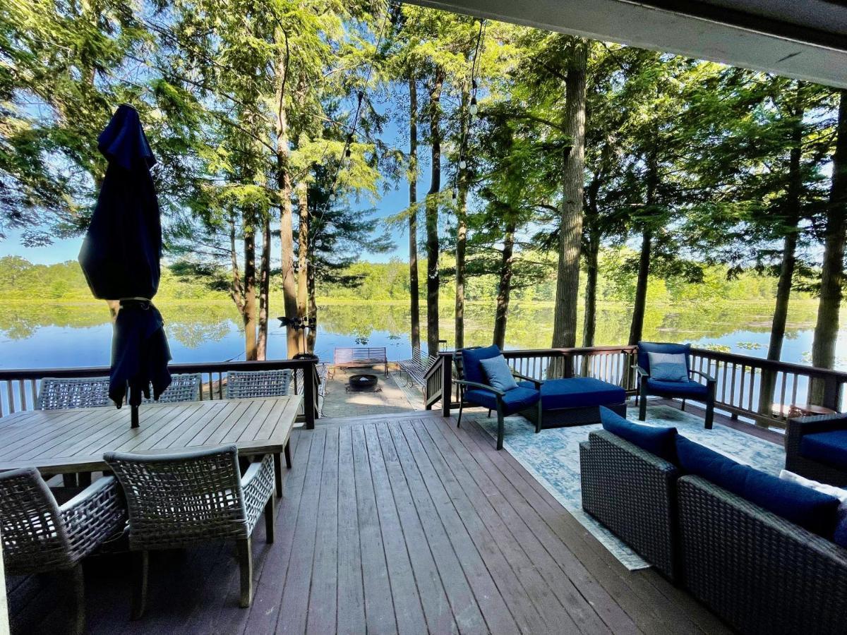 Holiday home The Vision: Waterfront Retreat/2-3 Homes/upto30guests/reunions/retreats Cambridge Springs