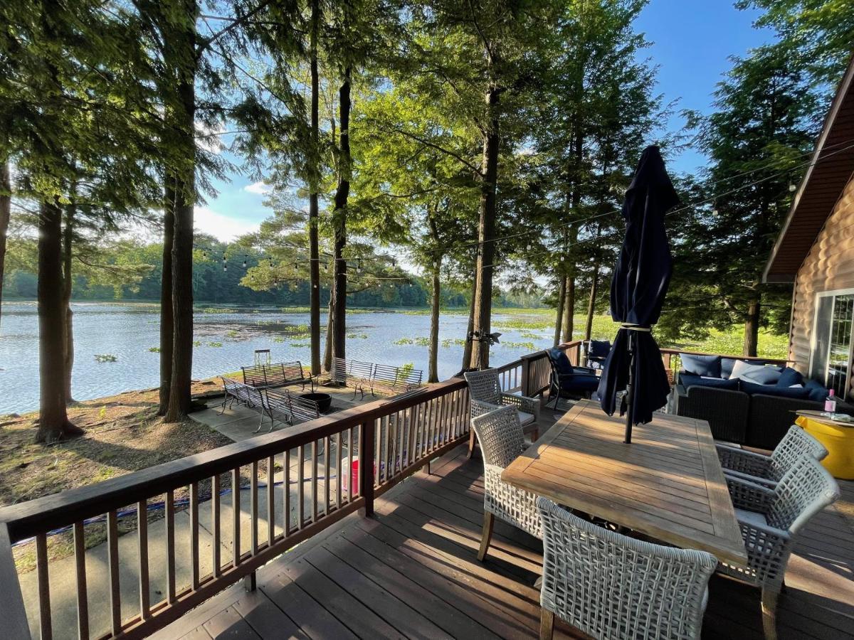The Vision: Waterfront Retreat/2-3 Homes/upto30guests/reunions/retreats * Cambridge Springs