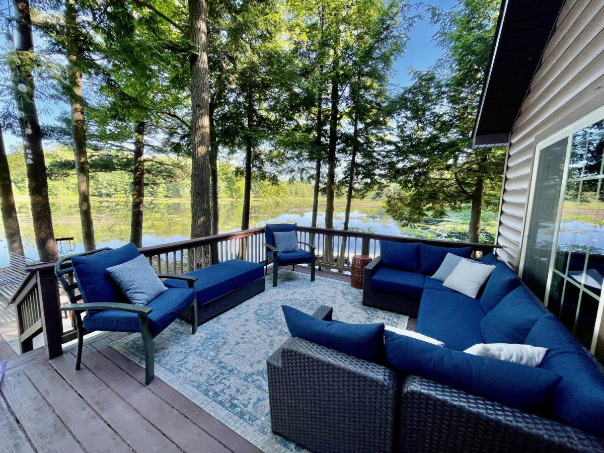 The Vision: Waterfront Retreat/2-3 Homes/upto30guests/reunions/retreats Holiday home Cambridge Springs