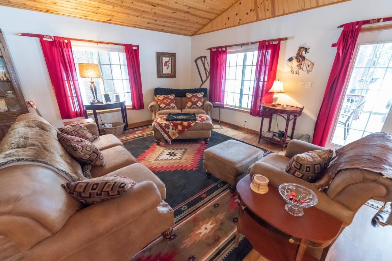 The Vision: Waterfront Retreat/2-3 Homes/upto30guests/reunions/retreats Cambridge Springs