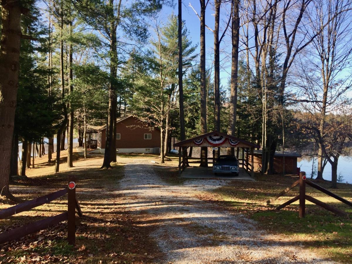 The Vision: Waterfront Retreat/2-3 Homes/upto30guests/reunions/retreats * Cambridge Springs