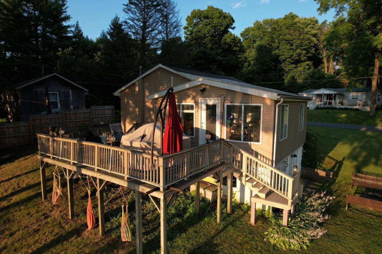 The Vision: Waterfront Retreat/2-3 Homes/upto30guests/reunions/retreats Holiday home *