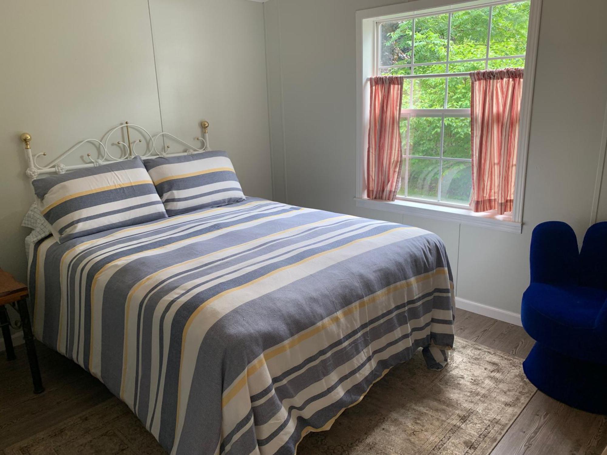 The Vision: Waterfront Retreat/2-3 Homes/upto30guests/reunions/retreats Cambridge Springs