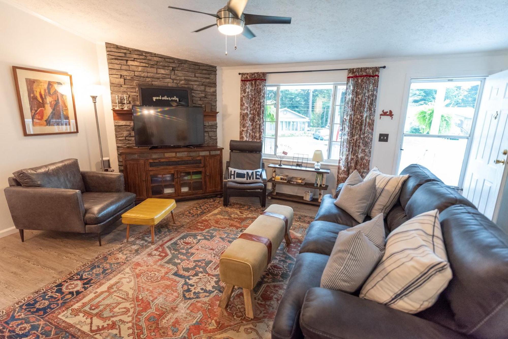 The Vision: Waterfront Retreat/2-3 Homes/upto30guests/reunions/retreats *