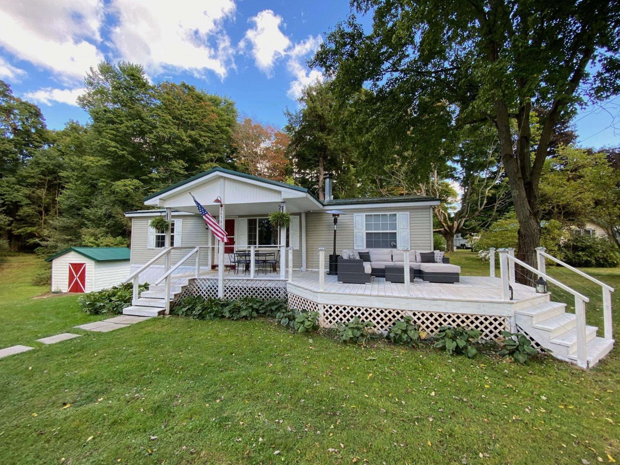 The Vision: Waterfront Retreat/2-3 Homes/upto30guests/reunions/retreats * Cambridge Springs
