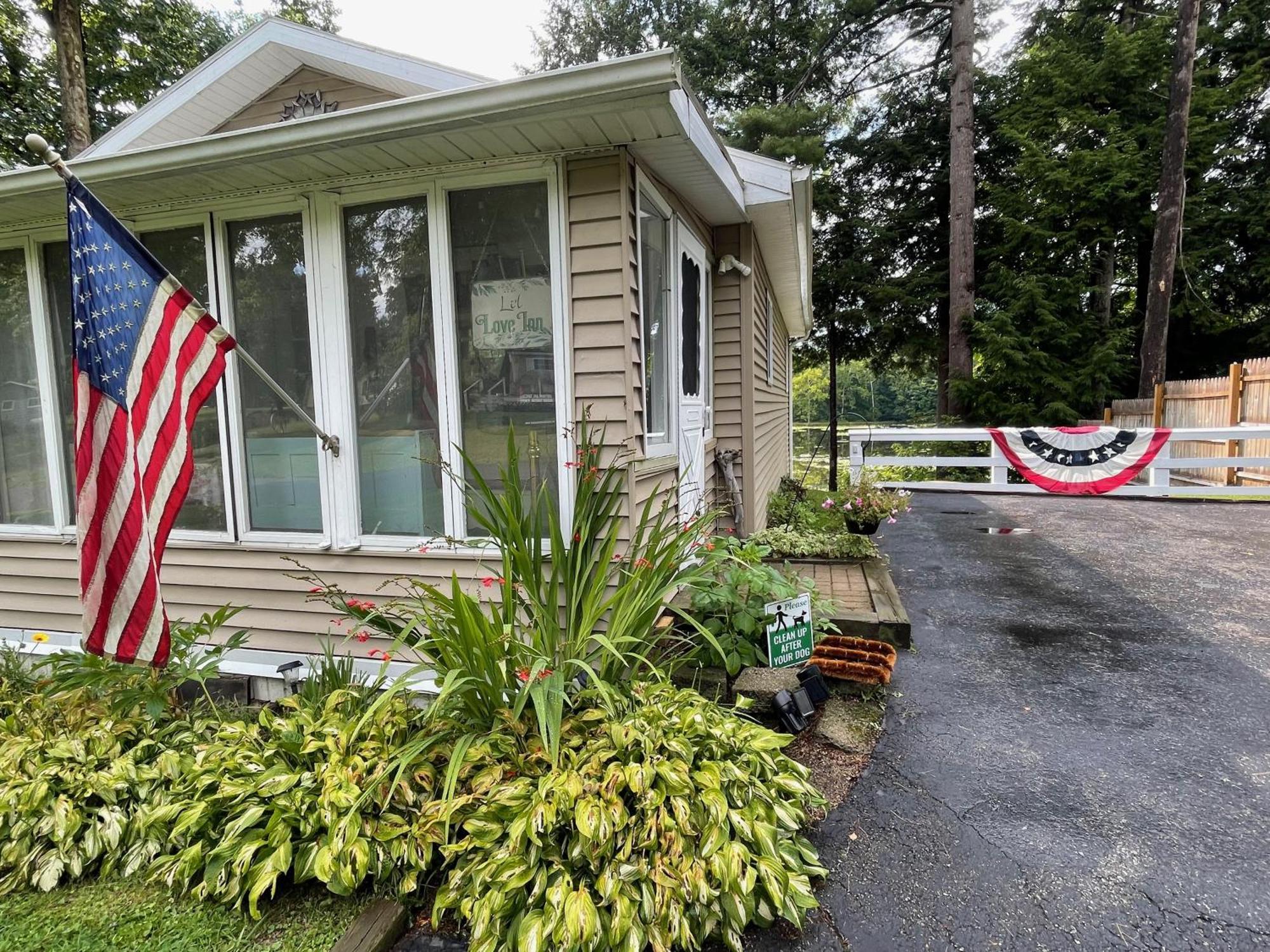 Holiday home The Vision: Waterfront Retreat/2-3 Homes/upto30guests/reunions/retreats Cambridge Springs