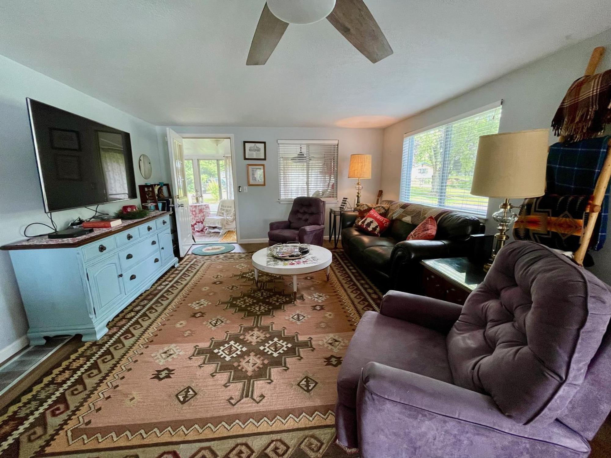 The Vision: Waterfront Retreat/2-3 Homes/upto30guests/reunions/retreats * Cambridge Springs